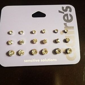 Claire's 'diamond' studded earrings